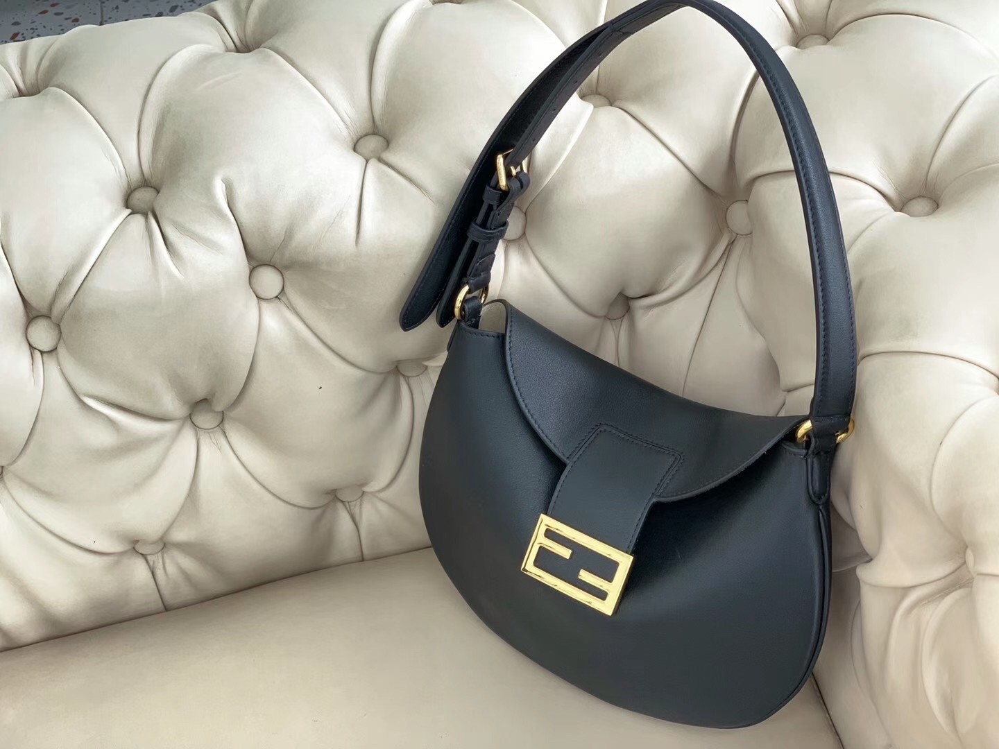 Fendi Small Croissant Hobo Bag In Black Leather 231