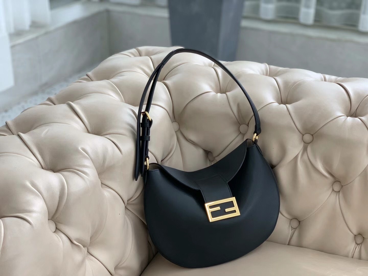 Fendi Small Croissant Hobo Bag In Black Leather 231