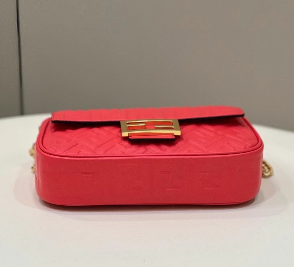 Fendi Baguette Chain Midi Bag In Red Nappa Leather 901