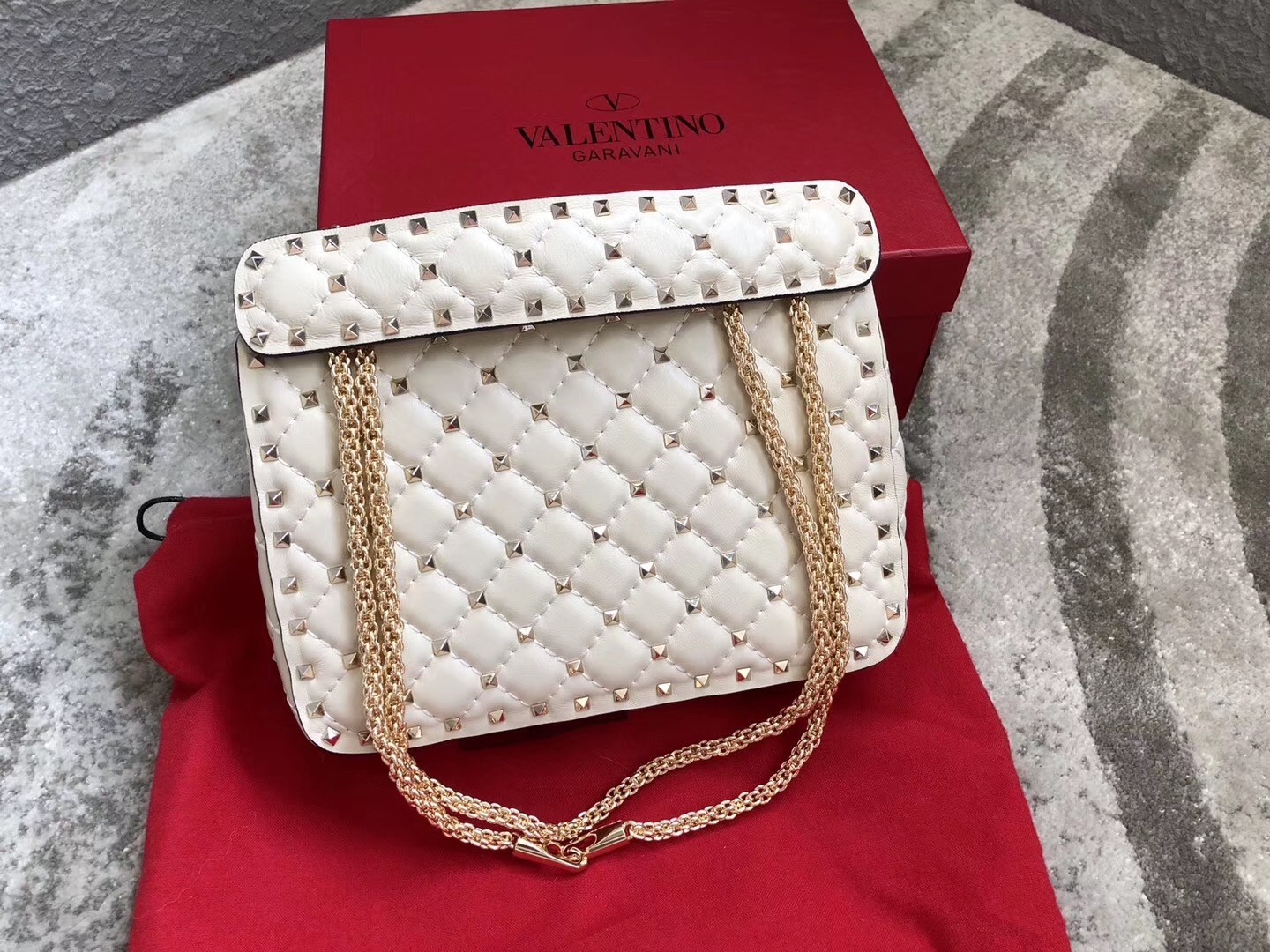 Valentino Rockstud Spike Medium Bag In White Nappa Leather 464