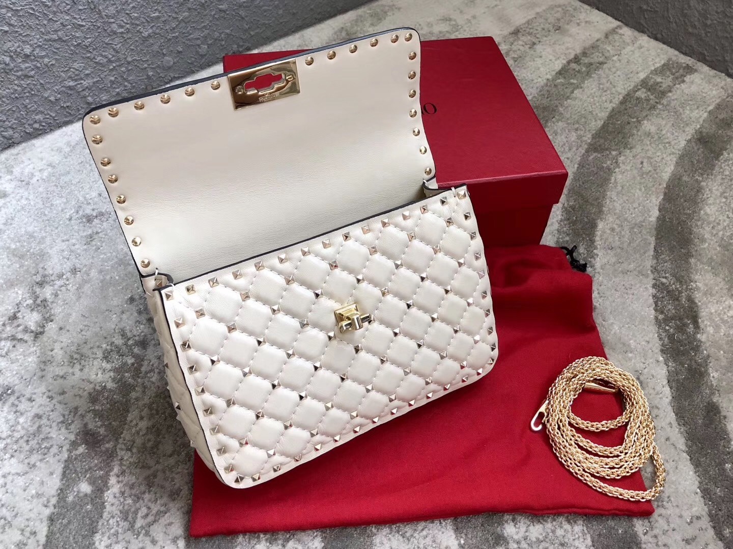 Valentino Rockstud Spike Medium Bag In White Nappa Leather 464