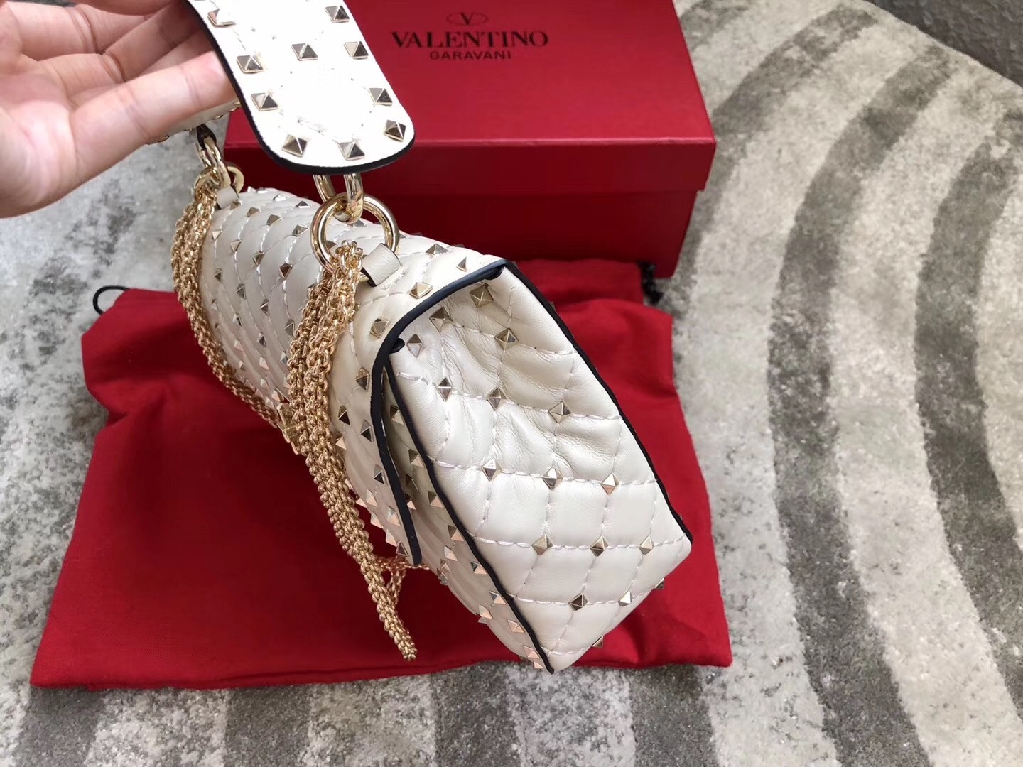 Valentino Rockstud Spike Medium Bag In White Nappa Leather 464