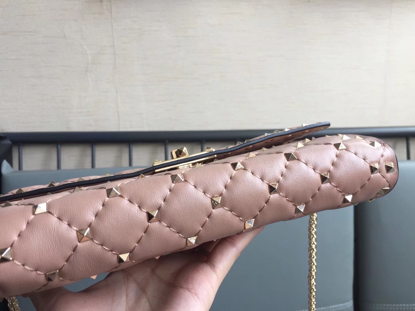 Valentino Rockstud Spike Chain Clutch In Poudre Lambskin 708