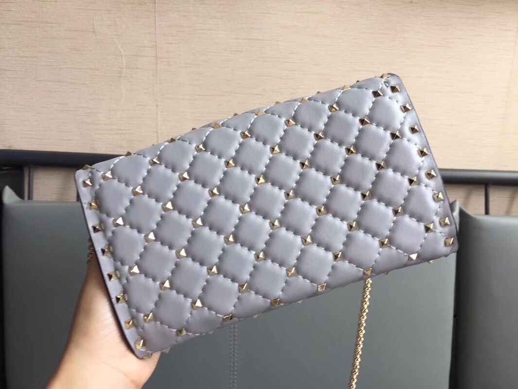 Valentino Rockstud Spike Chain Clutch In Pastel Gray Lambskin 943