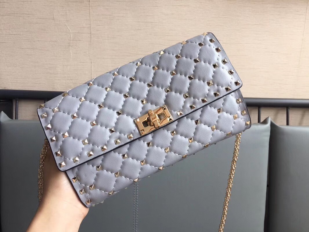 Valentino Rockstud Spike Chain Clutch In Pastel Gray Lambskin 943