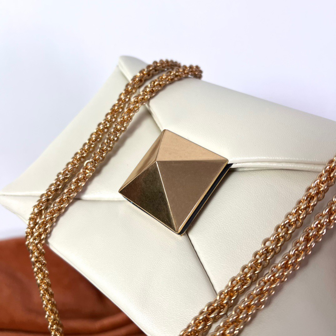 Valentino One Stud Chain Bag In White Nappa Leather 033