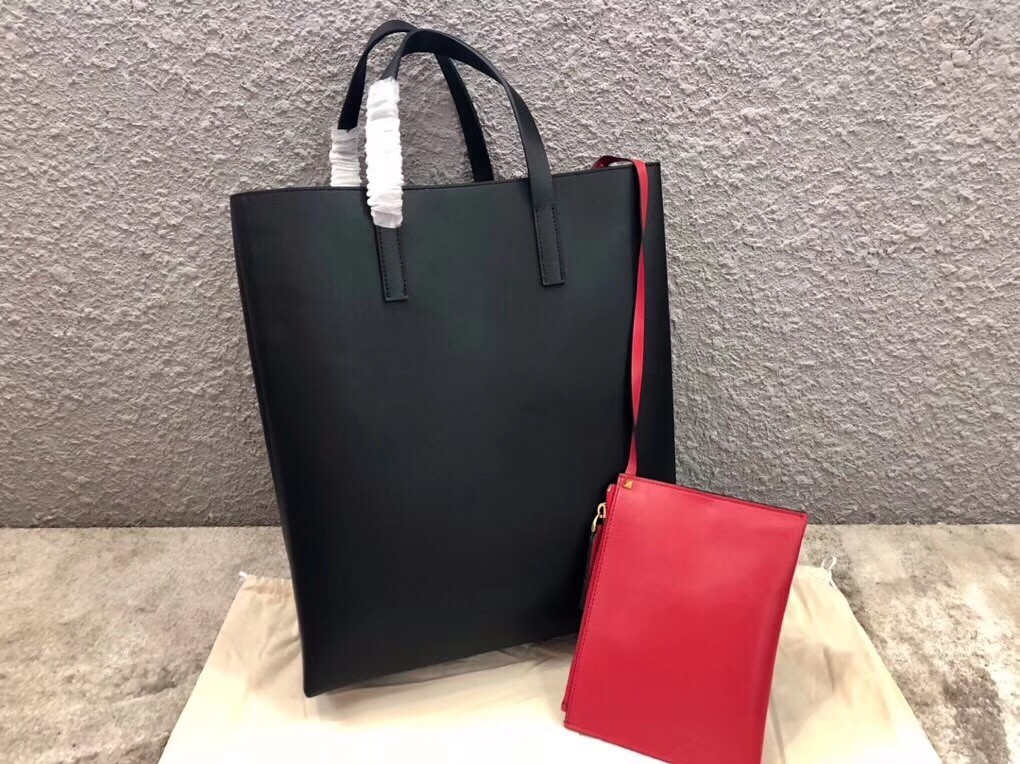 Valentino Garavani Black Large N/S Vring Shopper Bag 021