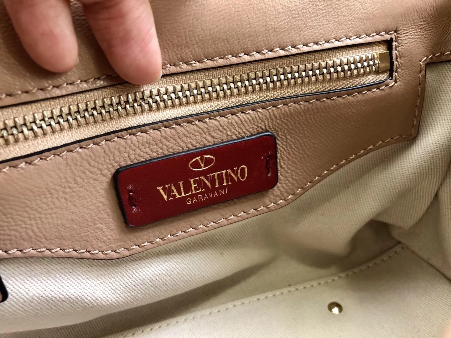 Valentino Small Candystud Crossbody Bag In Poudre Lambskin 050