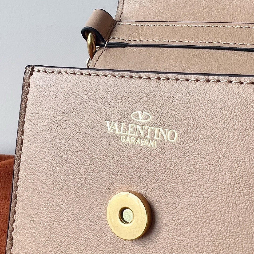 Valentino Loco Phone Case in Beige Leather with Chain 046