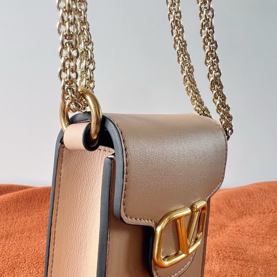 Valentino Loco Phone Case in Beige Leather with Chain 046