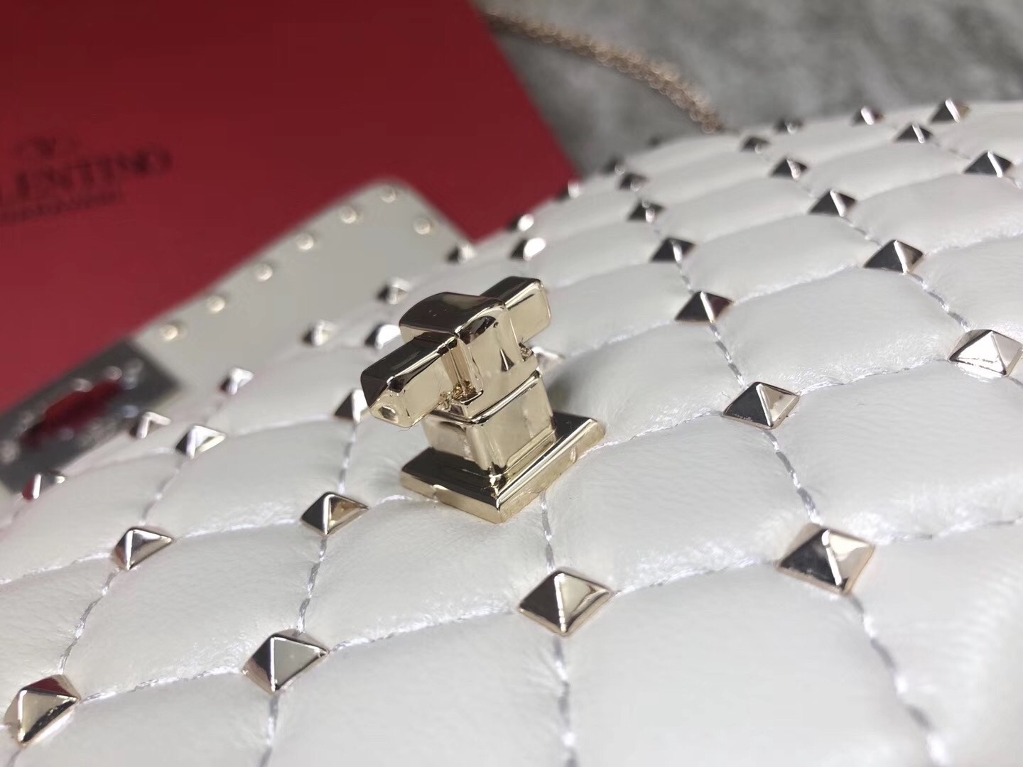 Valentino Rockstud Spike Chain Clutch In White Lambskin 061