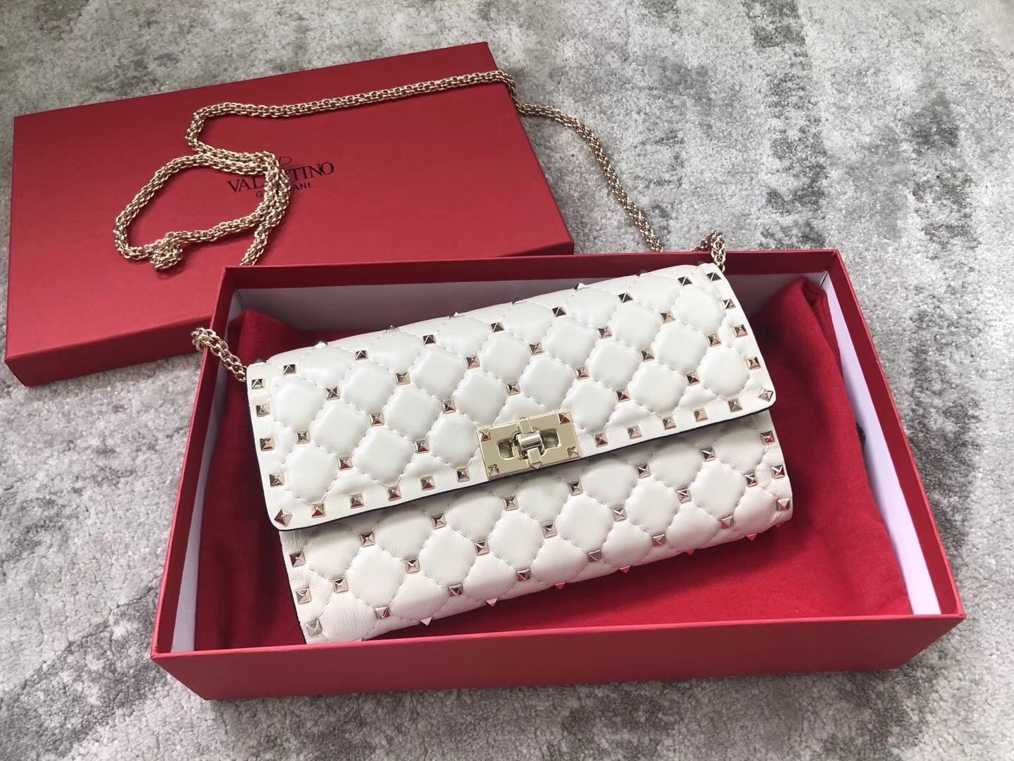 Valentino Rockstud Spike Chain Clutch In White Lambskin 061