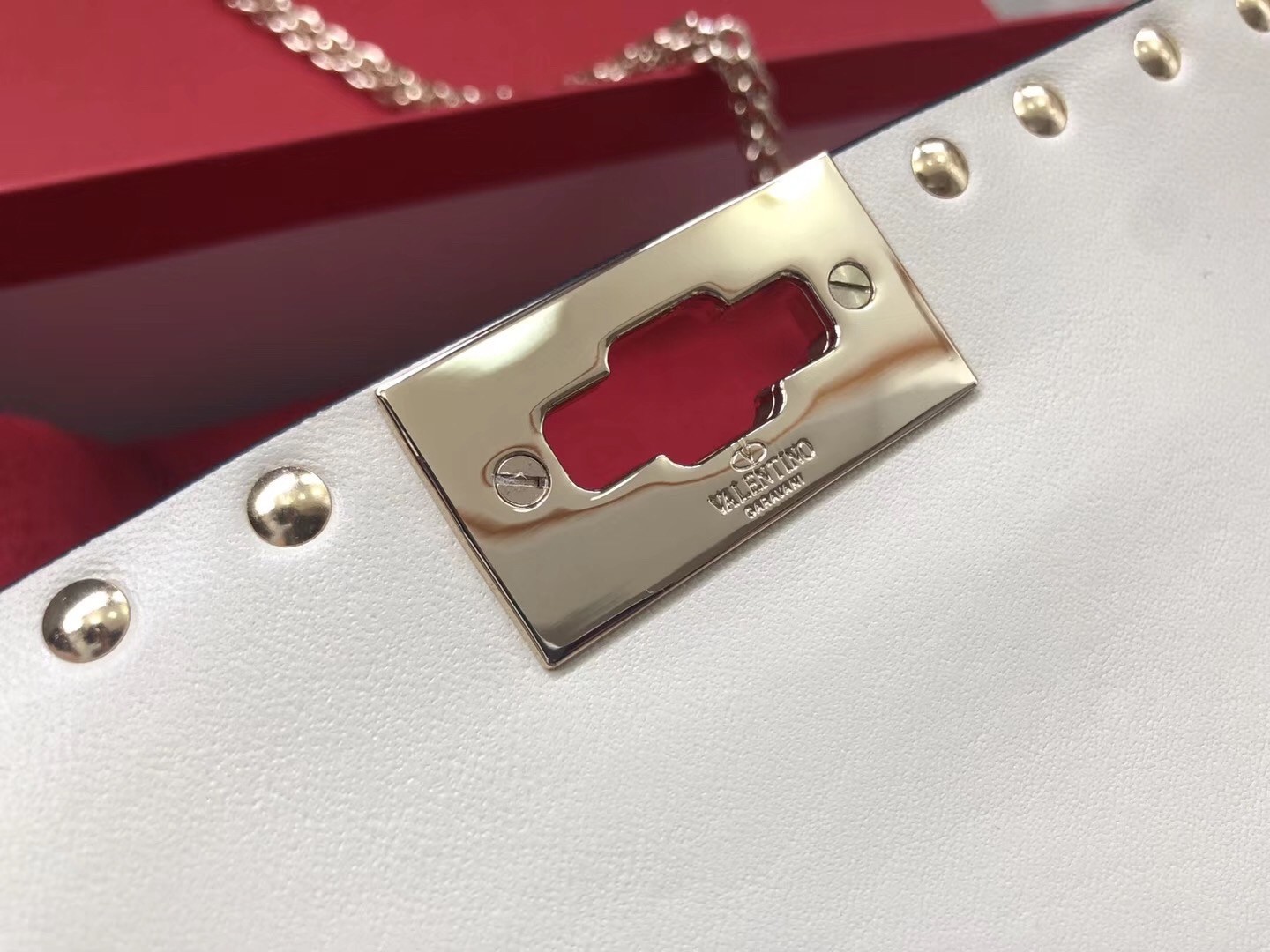 Valentino Rockstud Spike Chain Clutch In White Lambskin 061