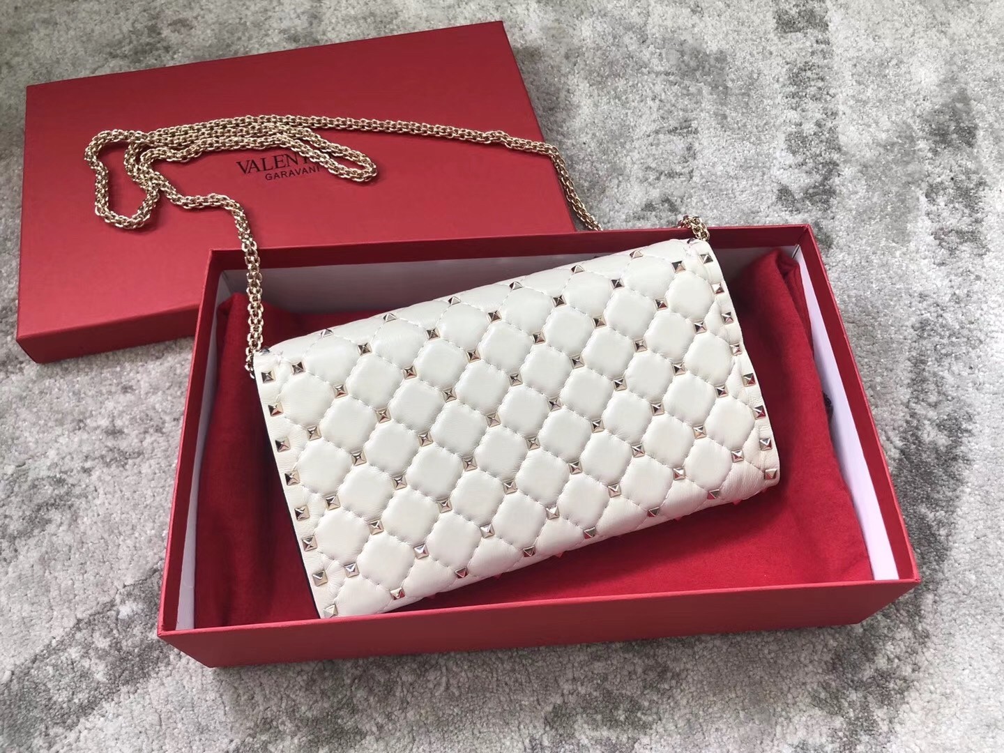 Valentino Rockstud Spike Chain Clutch In White Lambskin 061