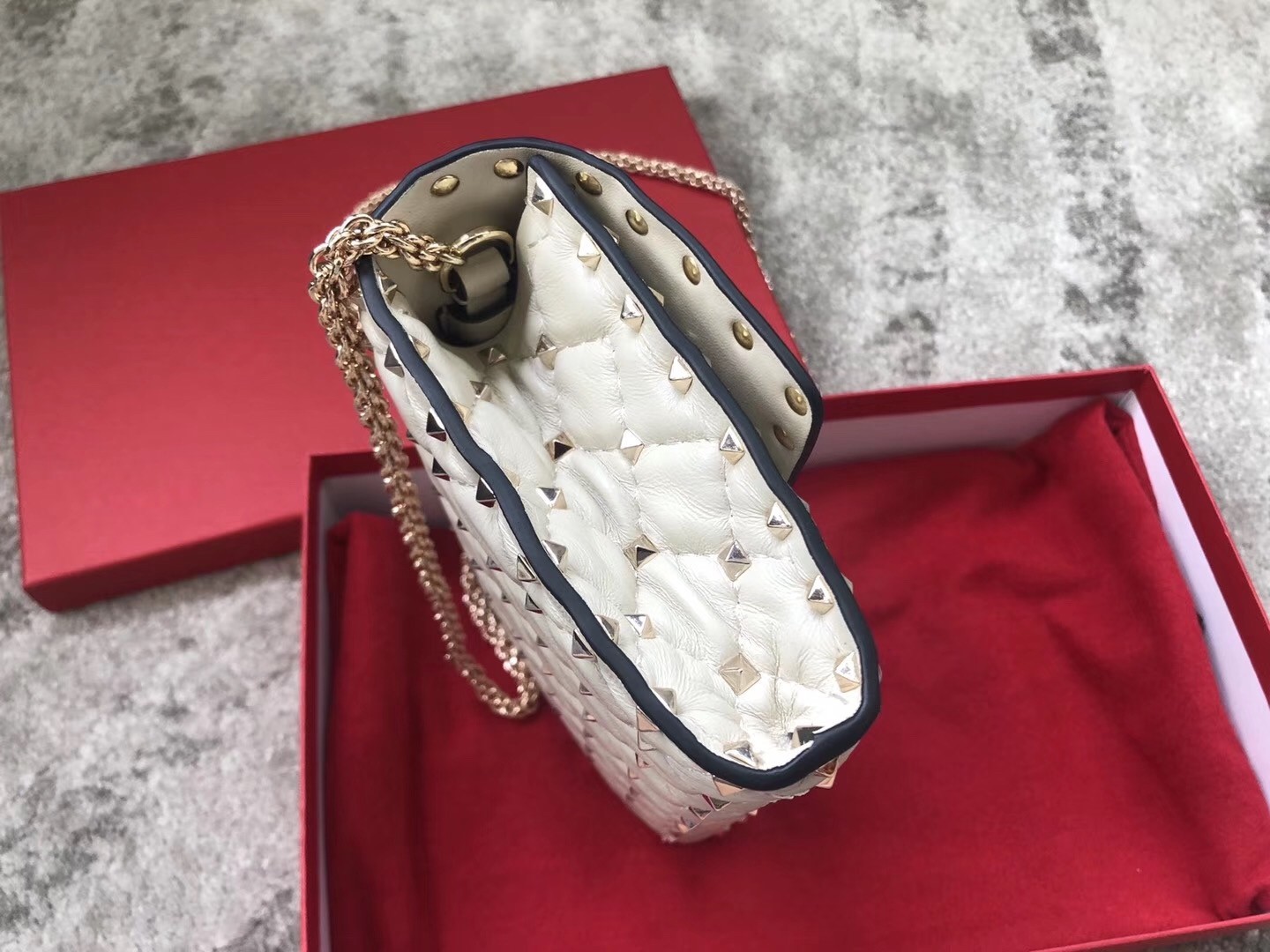 Valentino Rockstud Spike Chain Clutch In White Lambskin 061