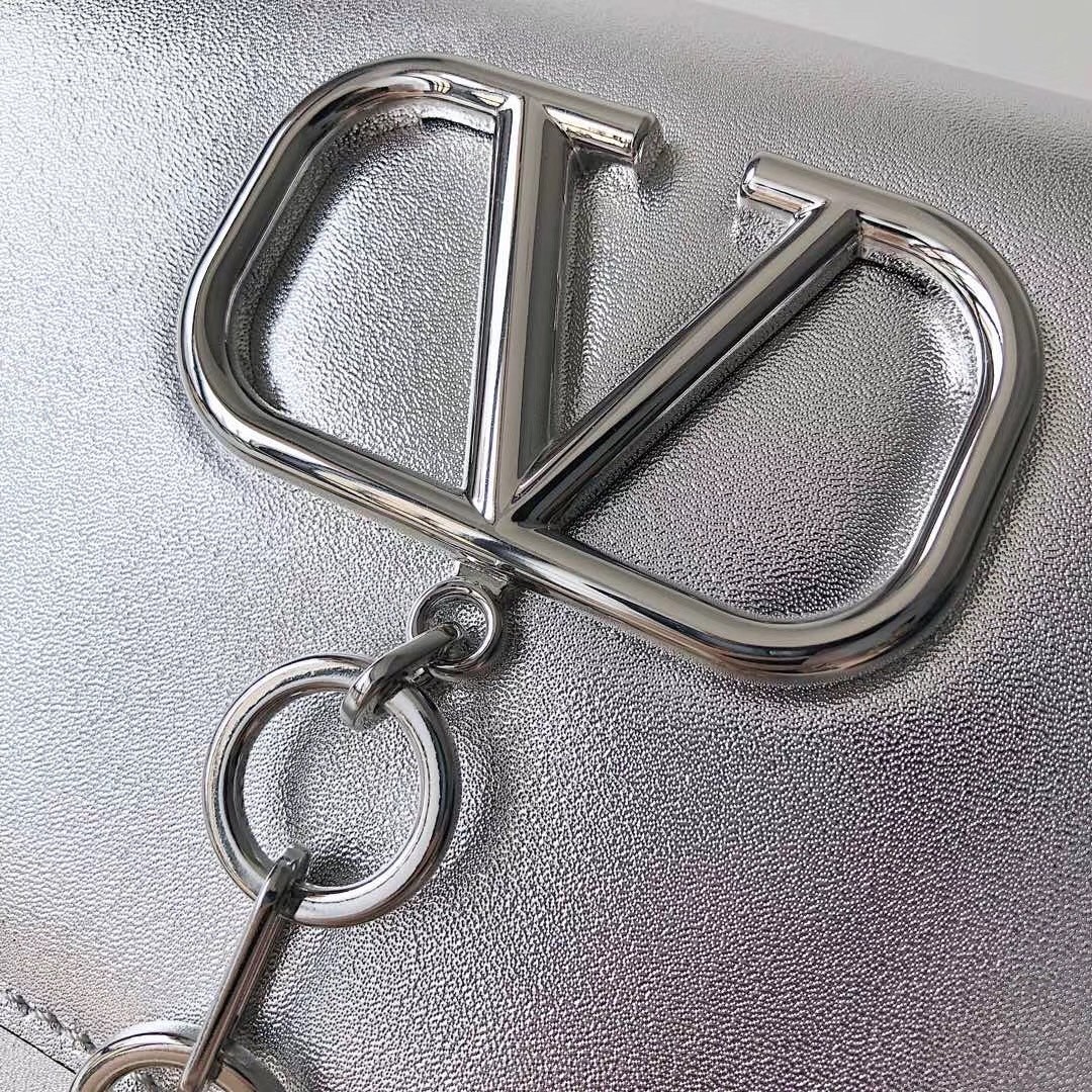 Valentino Vcase Small Chain Bag In Silver Metallic Lambskin 477