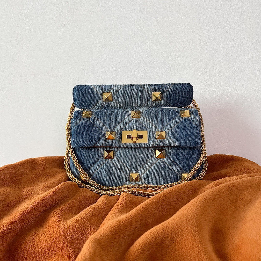 Valentino Roman Stud Medium Chain Bag In Denim 869