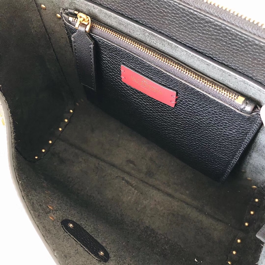 Valentino Rockstud Hype Bag In Black Grained Calfskin  962