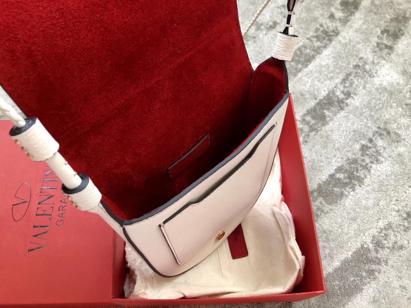 Valentino Medium Vring Crossbody Bag In White Goatskin 019