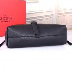 Valentino Medium VRing Chain Bag In Black Grainy Calfskin 147