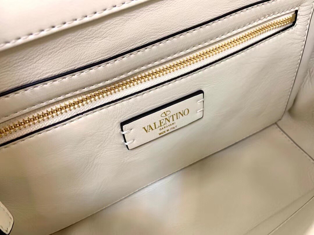 Valentino Roman Stud Chain Bag In Ivory Lambskin 842