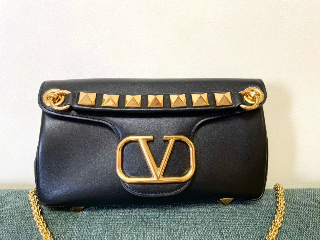 Valentino Stud Sign Shoulder Bag In Black Nappa Leather 312