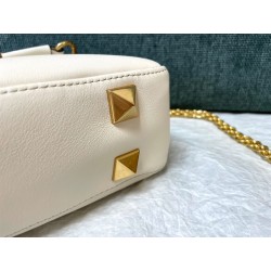 Valentino Stud Sign Shoulder Bag In White Nappa Leather 424