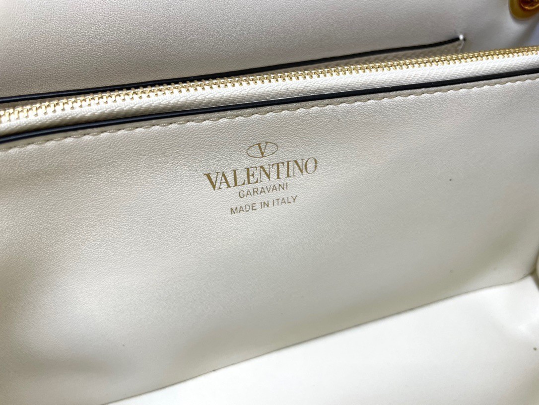 Valentino Stud Sign Shoulder Bag In White Nappa Leather 424