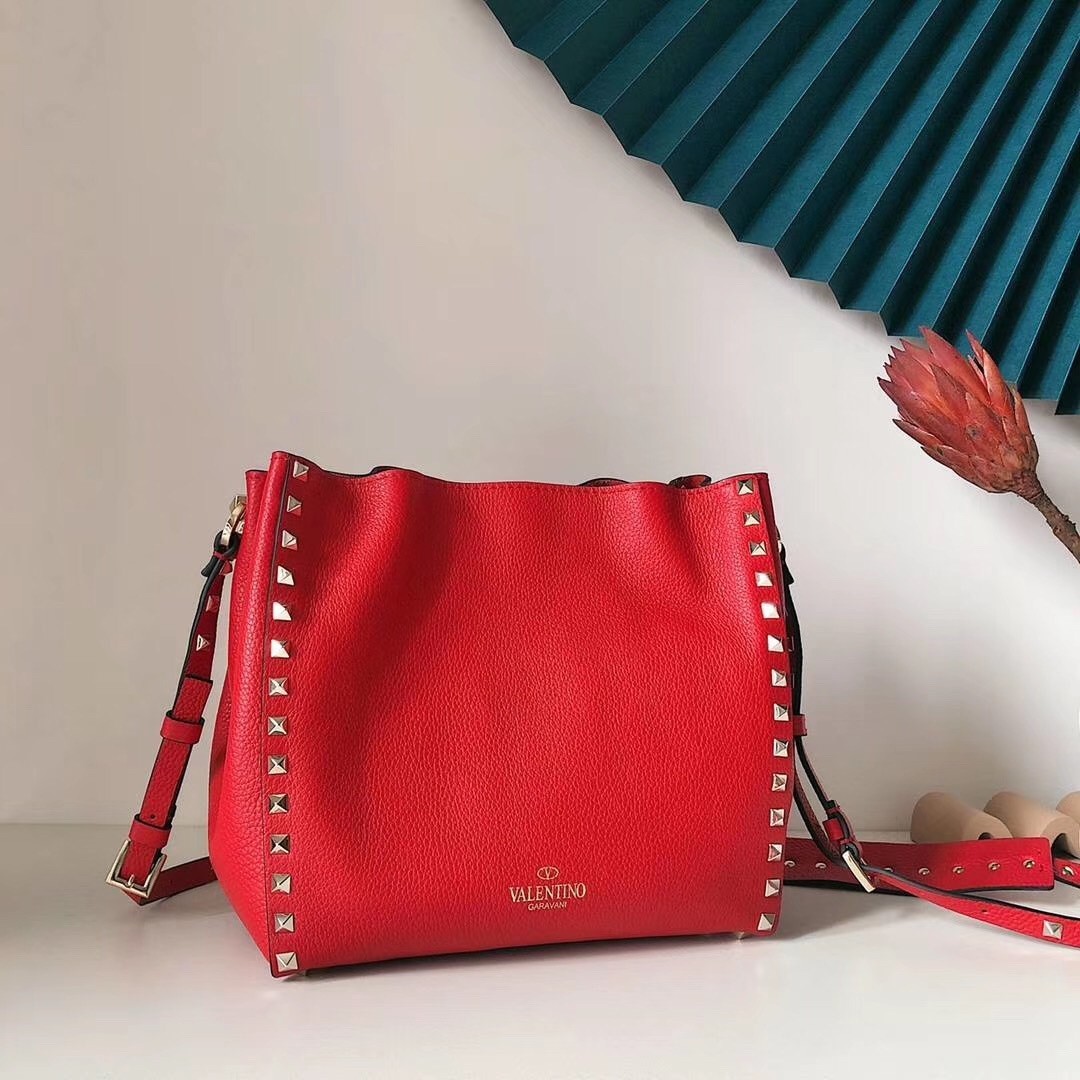 Valentino Small Rockstud Bucket Bag In Red Grained Calfskin 802