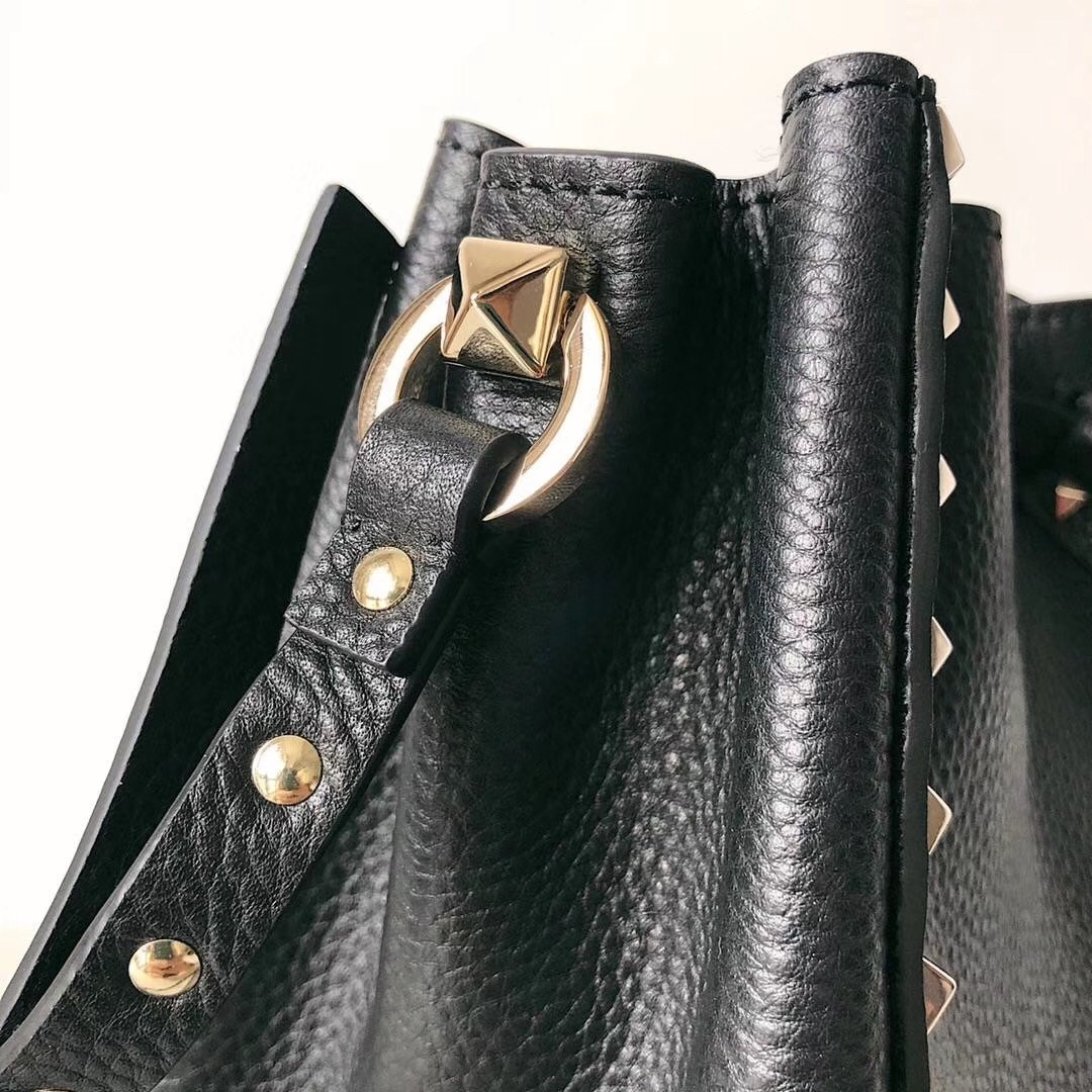 Valentino Small Rockstud Bucket Bag In Black Grained Calfskin 609