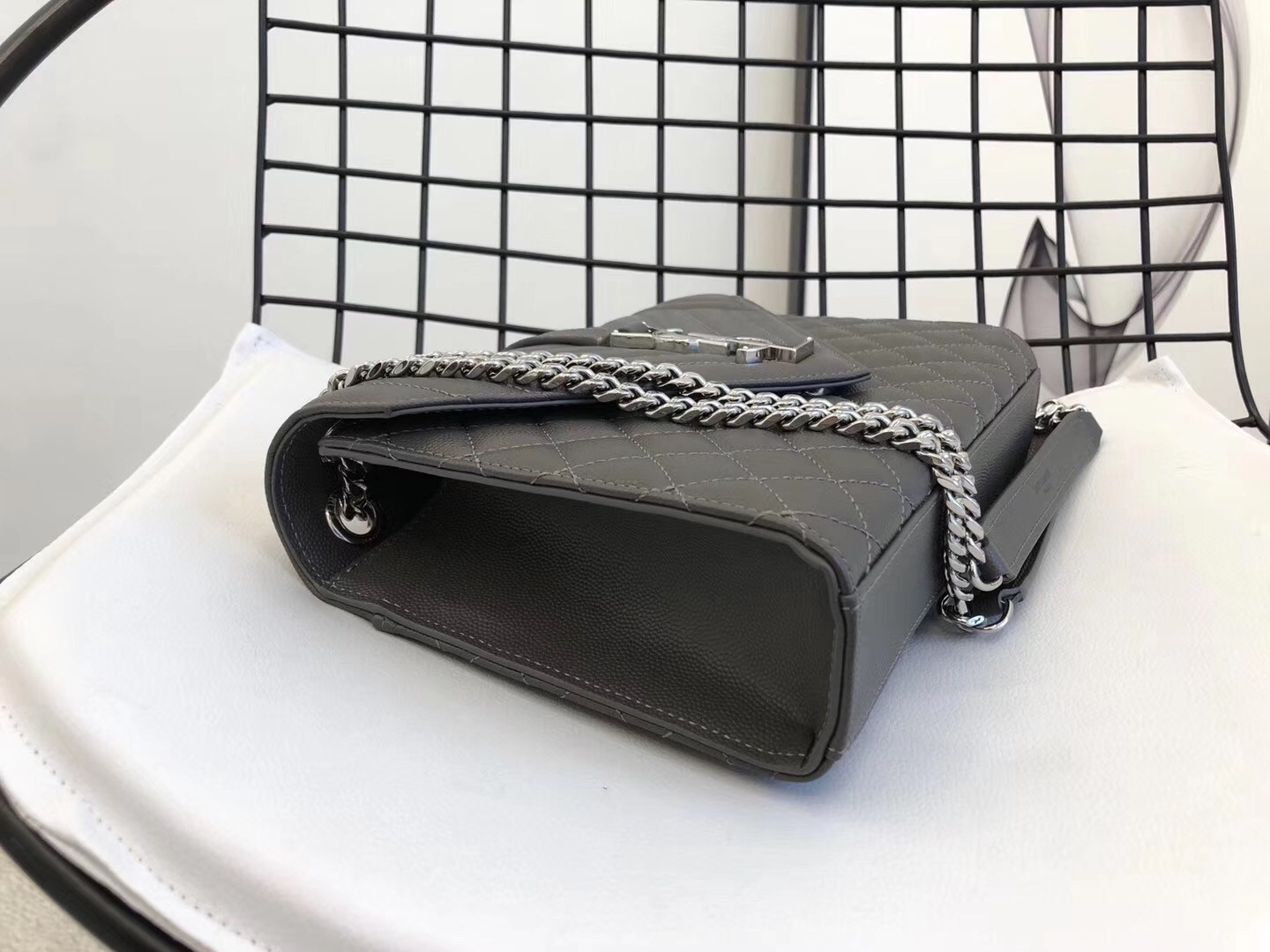 Saint Laurent Medium Envelope Bag In Grey Grained Leather 982