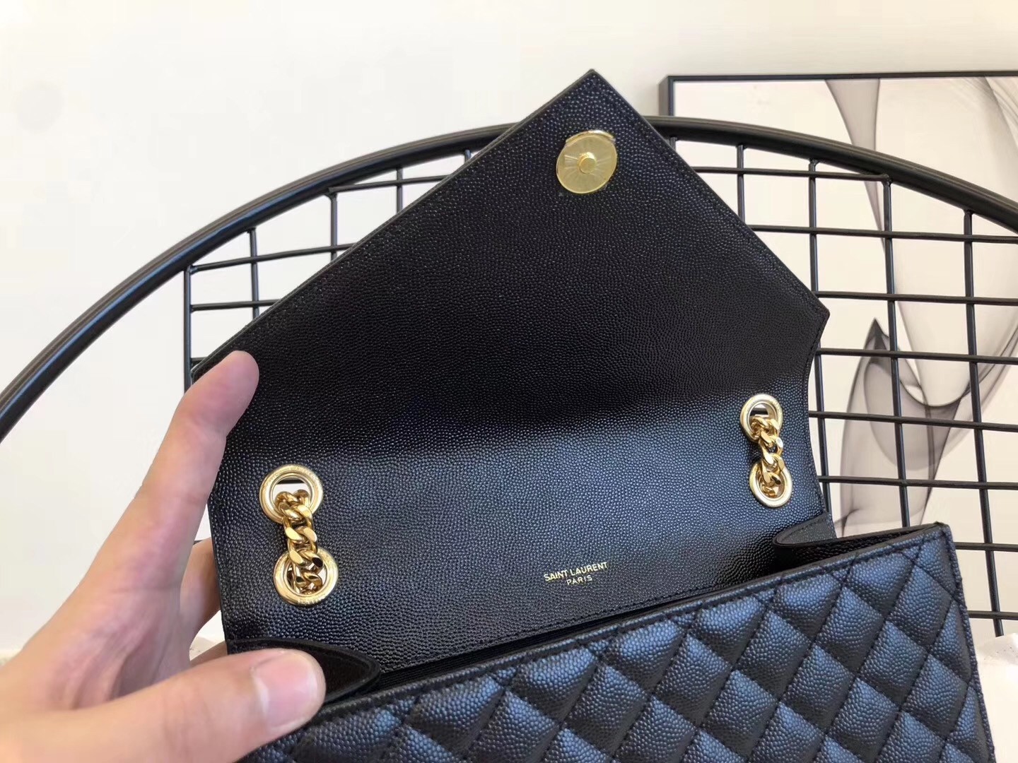 Saint Laurent Medium Envelope Bag In Black Grained Leather 934