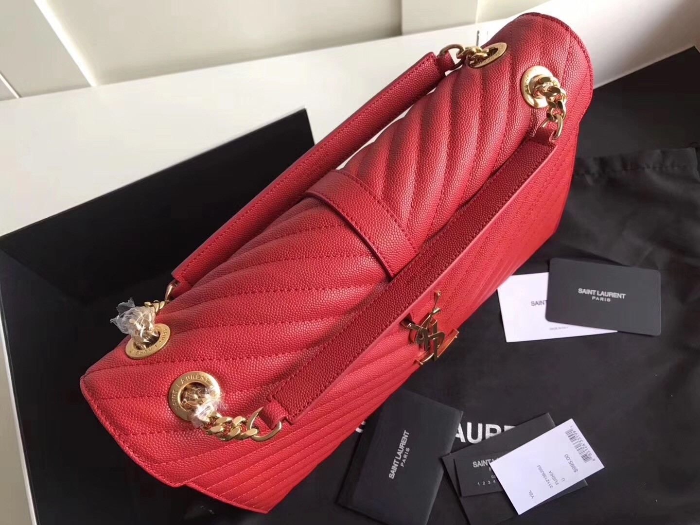 Saint Laurent Envelope Large Bag In Red Quilted Leather 586