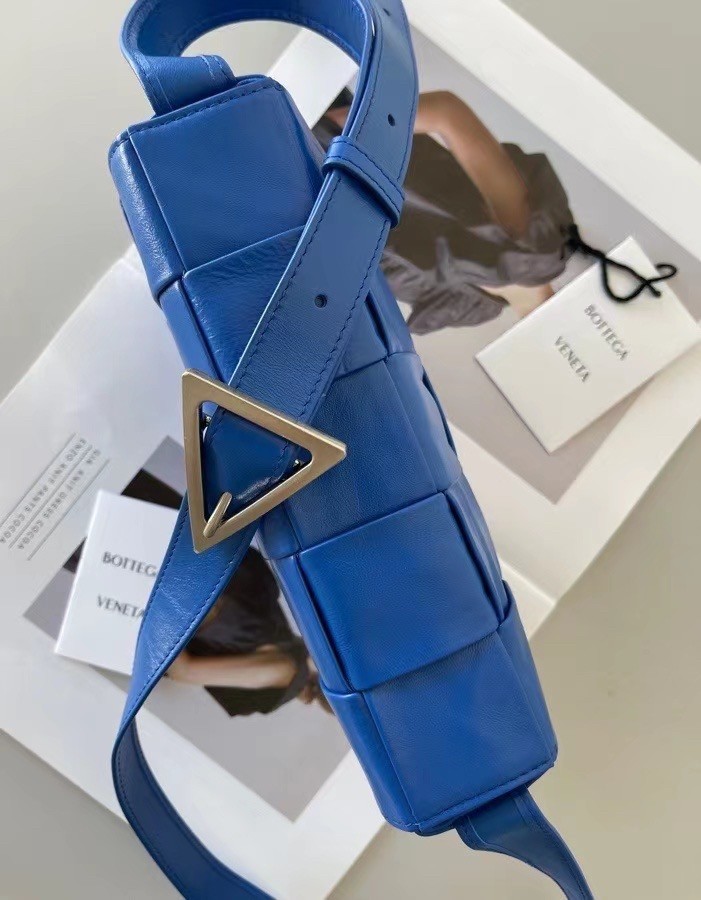 Bottega Veneta Cassett Bag In Cobalt Wrinkled Calfskin 008