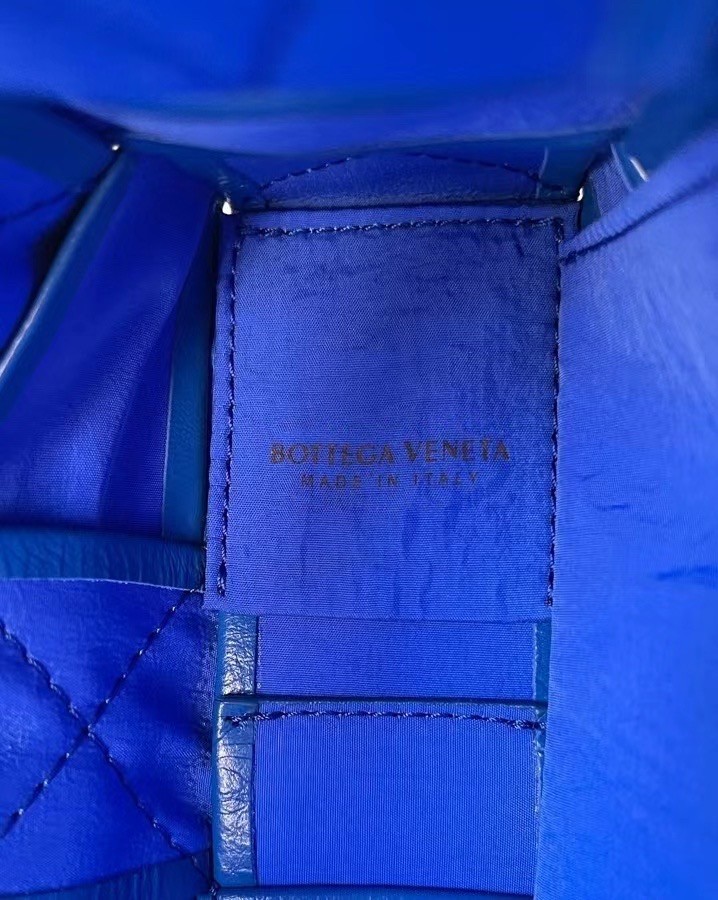 Bottega Veneta Cassett Bag In Cobalt Wrinkled Calfskin 008