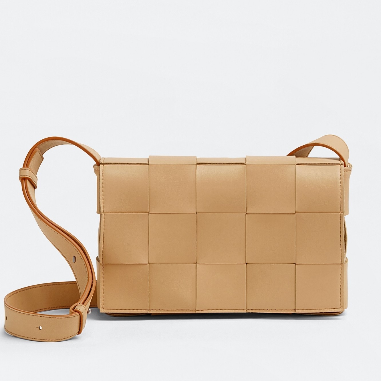 Bottega Veneta Cassett Bag In Beige Intrecciato Lambskin 717