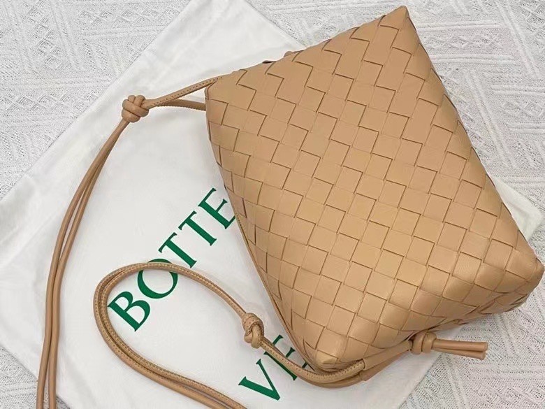 Bottega Veneta Small Loop Bag In Beige Intrecciato Lambskin 787