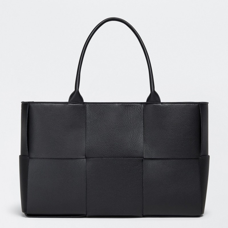 Bottega Veneta Arco Medium Tote In Black Intrecciato Leather 710