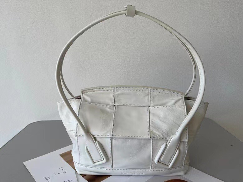 Bottega Veneta Arco Small Bag In White Intrecciato Leather 291