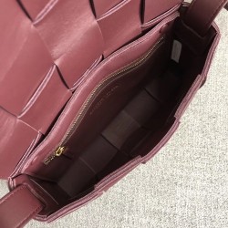 Bottega Veneta Cassette Bag In Bordeaux Lambskin 326