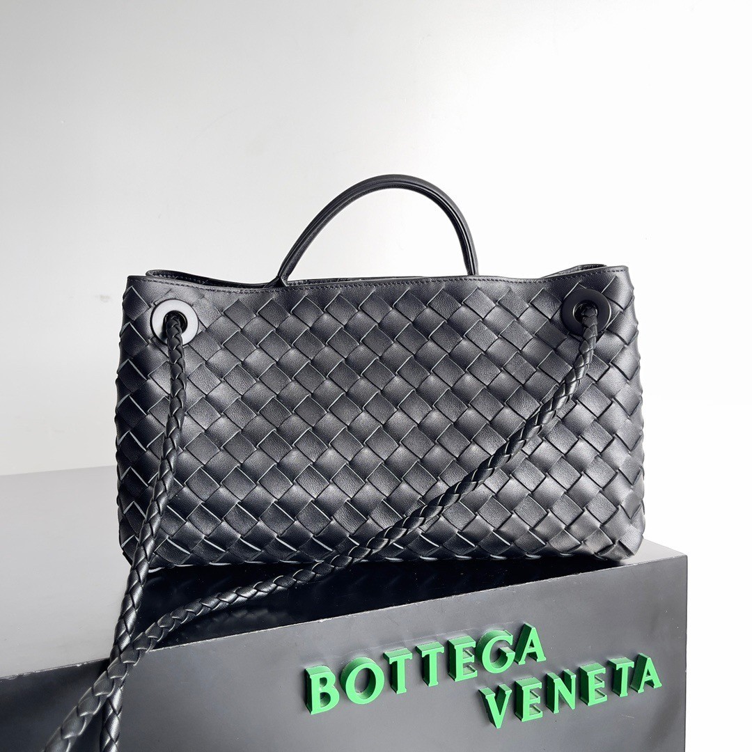 Bottega Veneta Andiamo Small East/West Bag In Black Intrecciato Lambskin 362