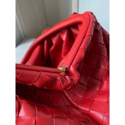 Bottega Veneta Large Pouch Clutch In Red Intrecciato Lambskin 767