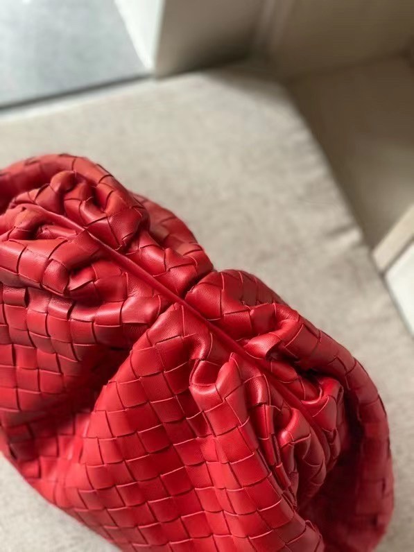 Bottega Veneta Large Pouch Clutch In Red Intrecciato Lambskin 767