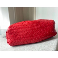 Bottega Veneta Large Pouch Clutch In Red Intrecciato Lambskin 767