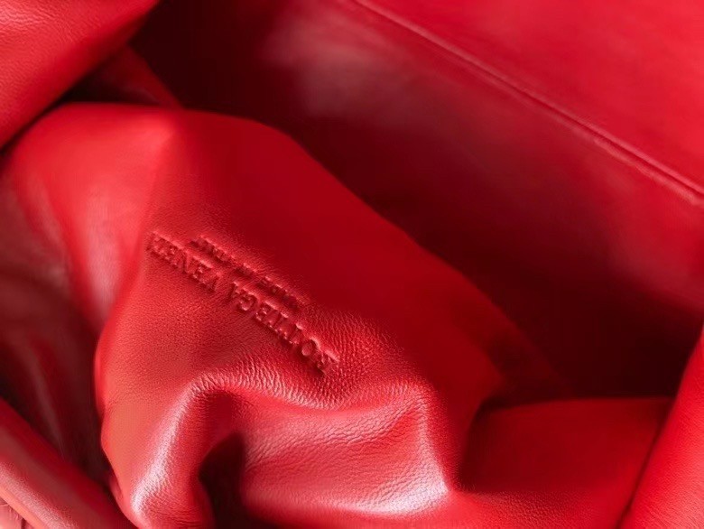 Bottega Veneta Large Pouch Clutch In Red Intrecciato Lambskin 767