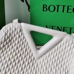 Bottega Veneta Small Point Bag In White Quilted Leather 252