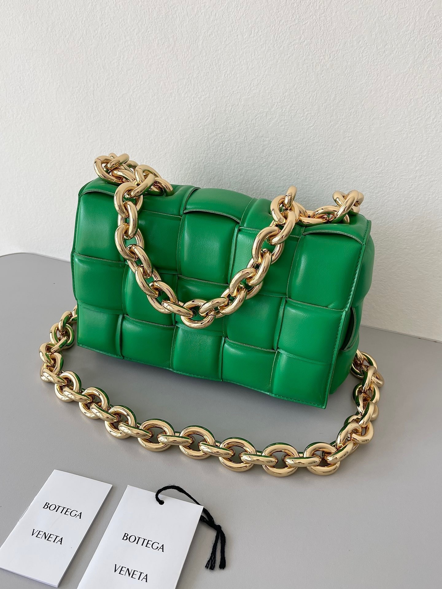 Bottega Veneta Chain Cassette Bag In Parakeet Lambskin 951