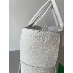 Bottega Veneta Arco Small Tote In White Grained Leather 377