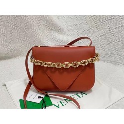 Bottega Veneta Mount Medium Envelope Bag In Maple Calfskin 554