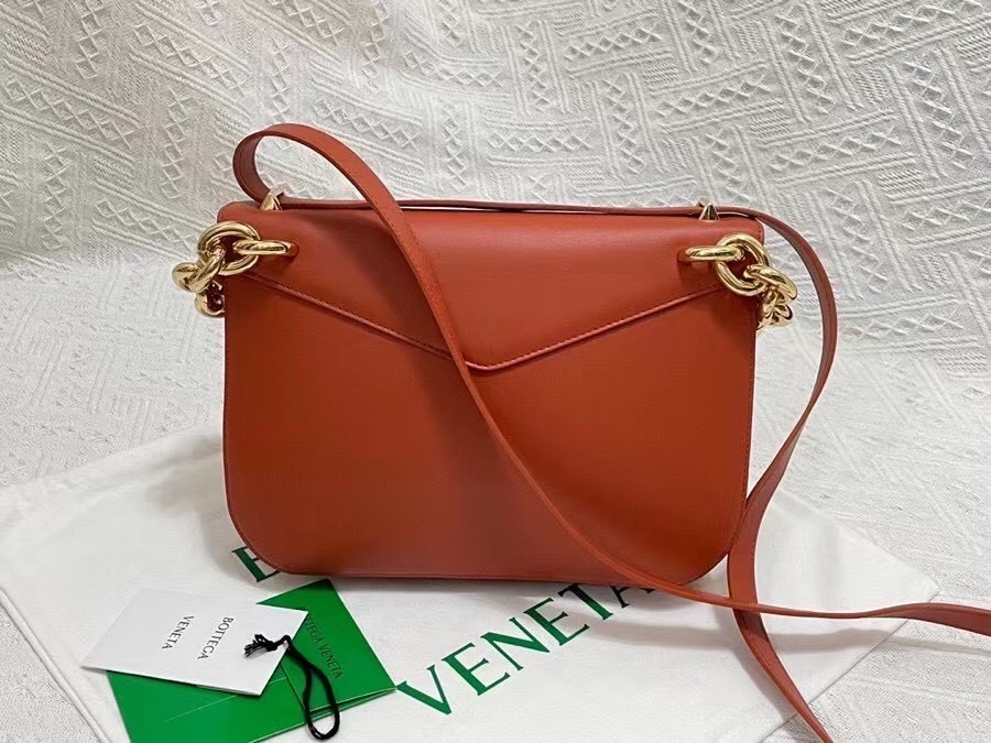 Bottega Veneta Mount Medium Envelope Bag In Maple Calfskin 554